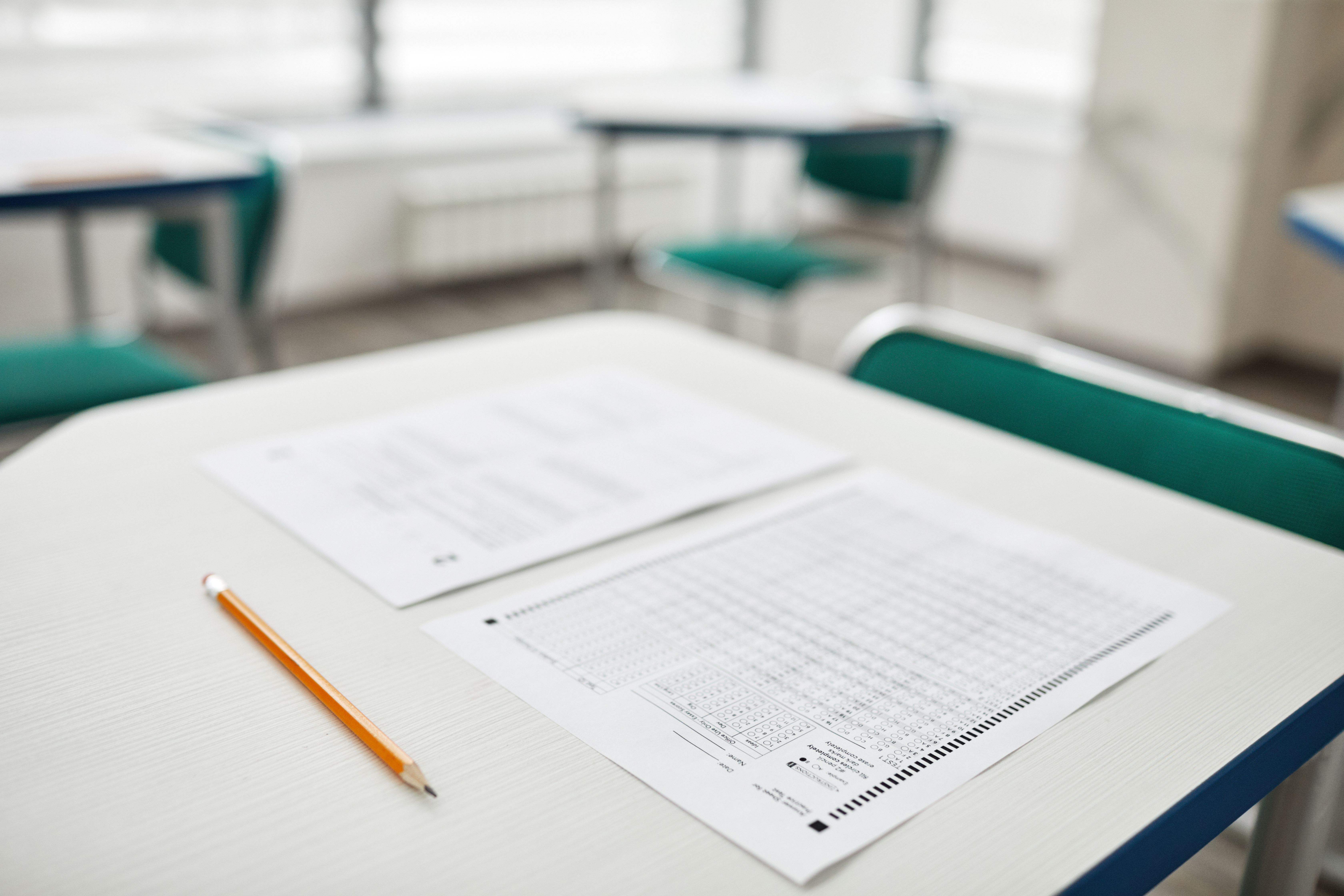 How can we avoid falling into the exam trap when we encounter the written questions in the Hong Kong dental licensing examination（HKDLE）?