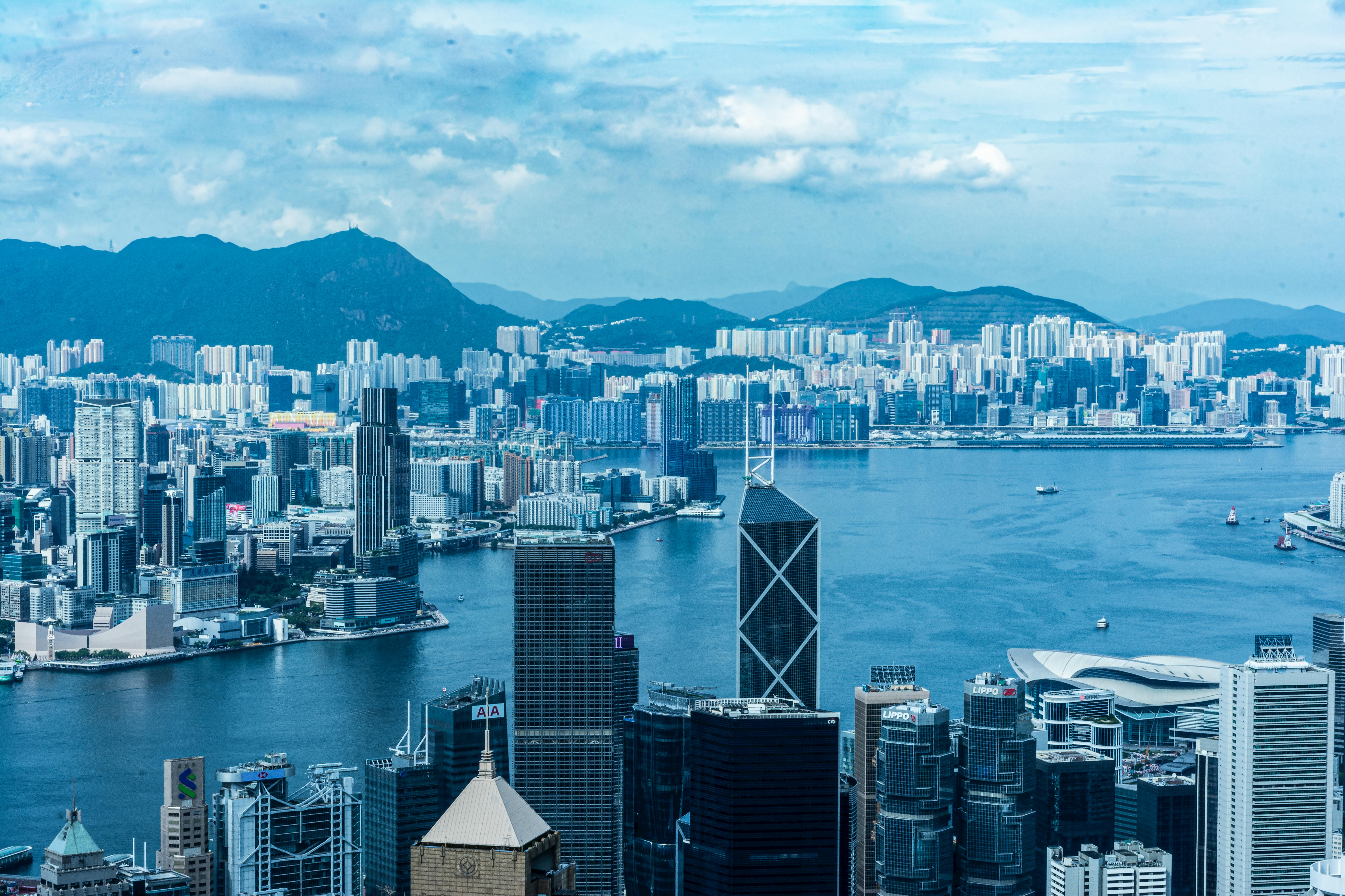 A mainland dentist switched to practice in Hong Kong for one and a half years, completing his career restart