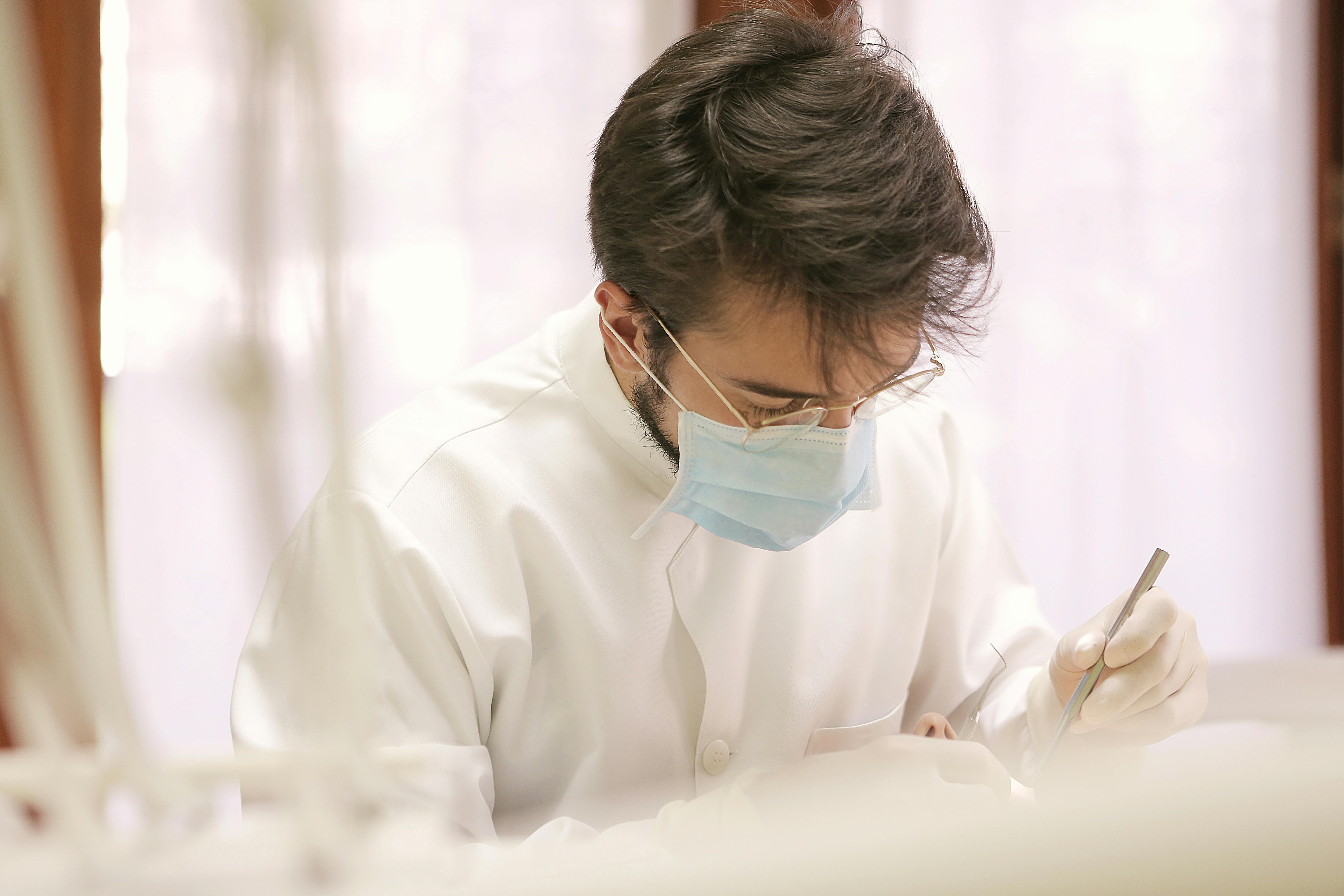 Hong Kong plans to relax the threshold for doctors without restrictions on permanent residency, and a new approach for dentists has come into effect!
